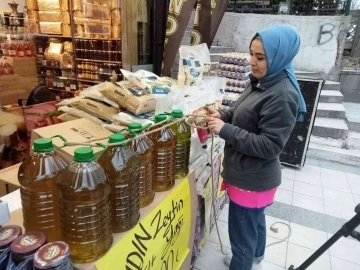 Gözüne kestirdiği zeytinyağlarını çalan hırsız kamerada
