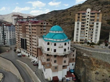 Gümüşhane’de 6 katlı apartman cami görenleri hayrete düşürüyor
