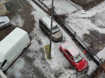 Güne beyaz örtüyle uyandılar
