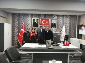 Güreşin sultanı Aleyna Türkiye’yi temsil edecek
