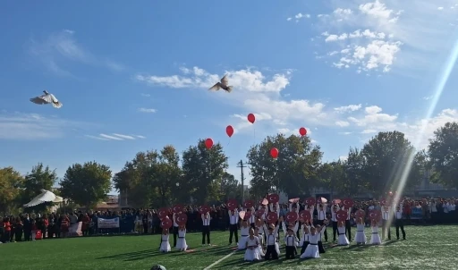 Güvercinler cumhuriyet için havalandı
