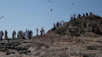 Hacılar, Medine'de kutsal mekan ve alanları ziyaret etti