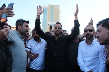 Hakan Çalhanoğlu’nun Bayburt ziyaretinde izdiham yaşandı
