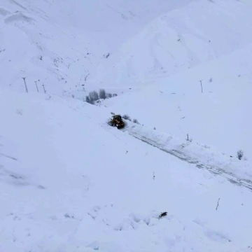 Hakkari’de 32 yerleşim yerinin yolu ulaşıma kapandı
