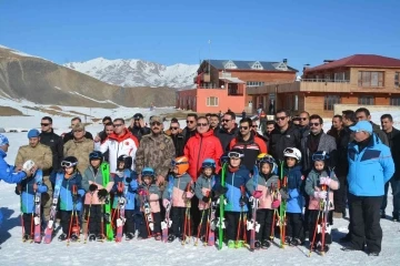 Hakkari’de kayak sezonu açıldı
