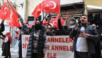 Hakkari'de çocukları dağa kaçırılan aileler HDP önündeki eylemlerini sürdürdü