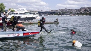 Haliç'te dalgıçlar dip temizliği yaptı