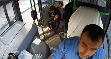 İnegöl'de halk otobüsü şoförü fenalaşan adamı hastaneye götürdü