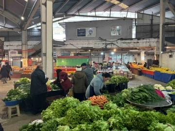 Halk pazarına yoğun ilgi
