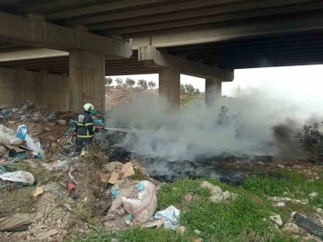 Hassa’da atıl durumdaki araç lastikleri yandı
