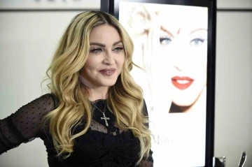 Hastaneye kaldırılan Madonna’nın dünya turnesi ertelendi
