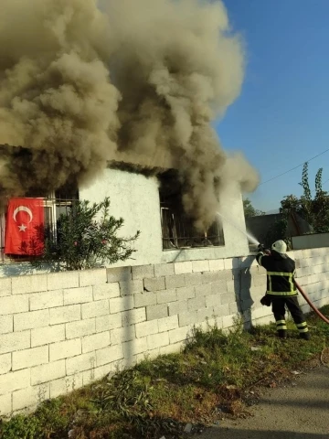 Hatay’da bir meskende yangın çıktı
