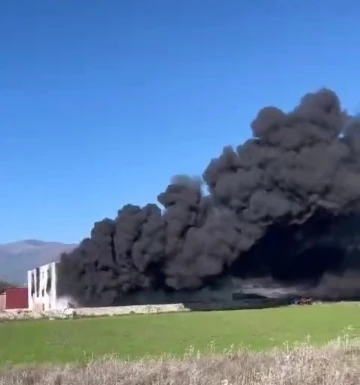 Hatay’da fabrikada yangın çıktı
