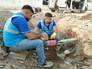 Hatay’da yaklaşık 3 dakikada alınan beton örneğinden, deniz kumu çıktı
