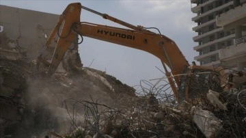 Hatay'da ağır hasarlı 4 bina kontrollü yıkıldı