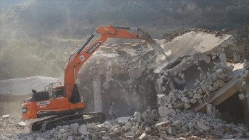 Hatay'da ağır hasarlı 5 bina kontrollü yıkıldı