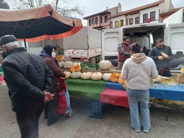 Havaların ısınması pazarcı esnafın yüzünü güldürdü
