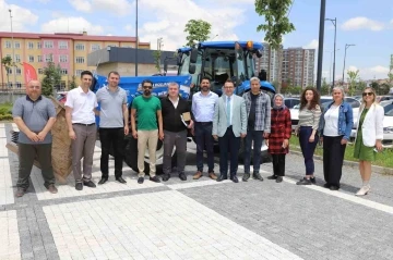 Hayırsever iş insanları SBTÜ’ye traktör bağışladı
