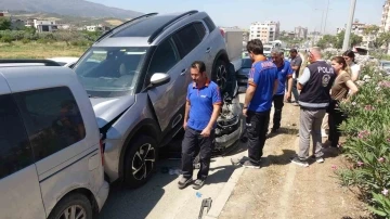 Hayrete düşüren kaza, cip otomobilin üzerine kaldı
