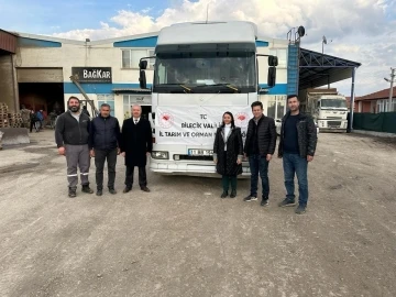 Hayvan yemi dolu 3’üncü tır da deprem bölgesine hareket etti
