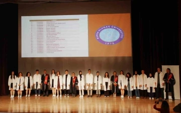 Bursa'da hekim adayları beyaz önlüklerini giydi