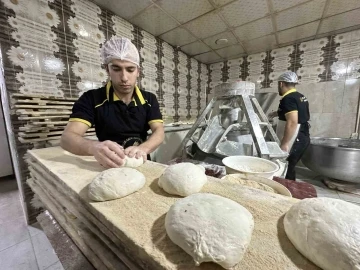 ‘Hiçbir şey başaramazsın’ denilen sağır ve dilsiz genç fırının en iyi ustası oldu
