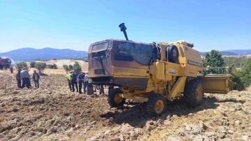 Hisarcık’ta biçerdöverden çıkan yangında 7 dekar hububat ekili arazi zarar gördü
