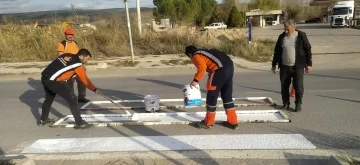 Hisarcık’ta yaya geçiş çizgileri boyandı
