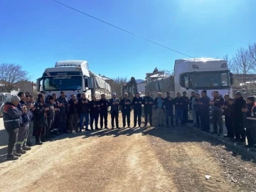 Hisarcık’tan deprem bölgesine 2 tır yakacak odun gönderildi
