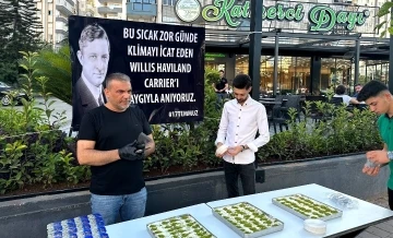 Hissedilen sıcaklık 50 derece olunca, klimayı bulan Carrier anısına tatlı dağıttılar
