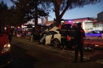 İftar saatinde feci kaza: Anne öldü, baba ve çocukları yaralandı
