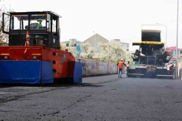 Iğdır’da asfaltlama devam ediyor
