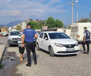 İki araca çarpan otomobilin sürücüsü yaralandı
