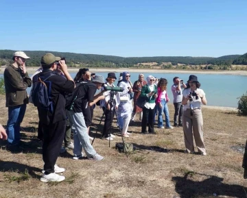 İklim Değişikliği projesinde, öğrenciler çöp toplayarak bunlardan sanat eseri yaptı
