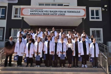 İmam hatipli öğrenciler beyaz önlüklerini giydiler
