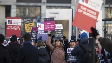 İngiltere ve Galler'de hemşireler şubatta yeniden greve gideceklerini duyurdu