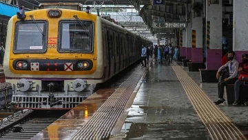 Hindistan'da dolandırılan 28 kişi 1 ay boyunca tren saydı