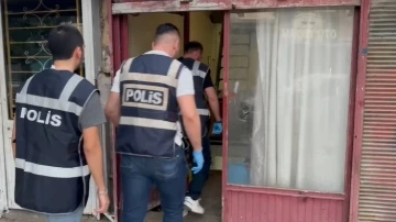 İş yerinde kaçak tütün hazırlayan şüphelilere operasyon
