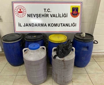 İş yerinde yapılan aramalarda 400 litre kaçak alkol bulundu
