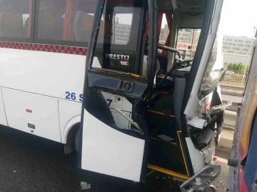 İşçi servisi tıra çarptı, 8 kişi yaralandı
