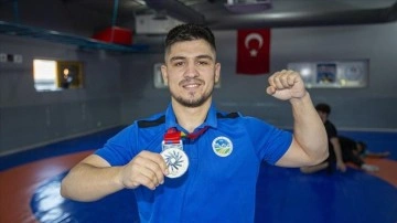 İşitme engelli milli güreşçi, olimpiyat başarısını tekrarlamak istiyor