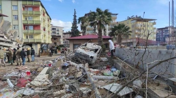 İslahiye’de enkazdan 4 yaşındaki çocuk sağ olarak çıkarıldı