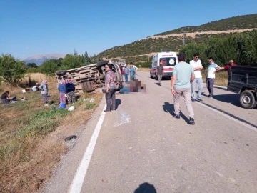 Isparta’da minibüs ile pat pat çarpıştı: 1 ölü, 12 yaralı