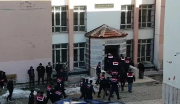 Isparta’da &quot;Kökünü Kurutma Operasyonu&quot;nda 31 şüpheli yakalandı
