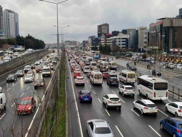 İstanbul Anadolu Yakası’nda trafik yoğunluğu yüzde 90’a ulaştı
