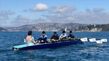 İstanbul Boğazı'nın serin suları kano meraklılarını ağırlıyor