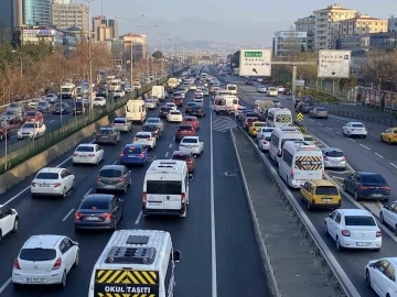 İstanbul’da haftanın ilk iş gününde trafik yoğunluğu yaşandı
