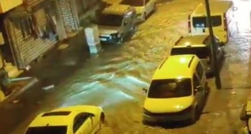 İstanbul’da sağanak etkili oldu, yollar dereye döndü