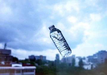 İstanbul’da yarım litrelik pet şişe suyun fiyatı 10 lira oldu
