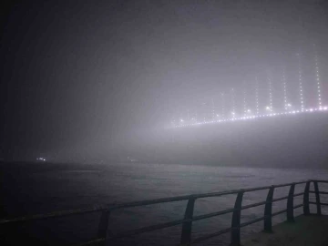 İstanbul’da yoğun sis: Göz gözü görmedi